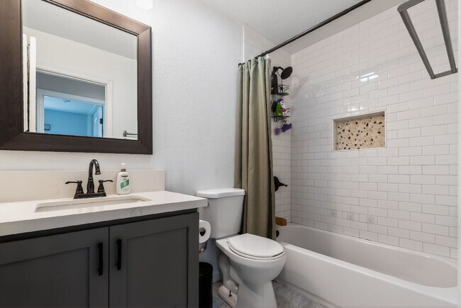 Building Photo - 976 Di Marino St