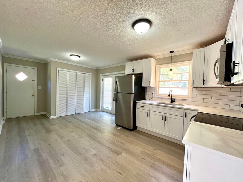 Building Photo - 510 Martha Ave