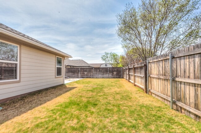 Building Photo - 5918 Southampton Pl