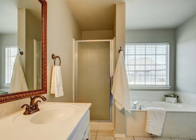 Building Photo - 12414 S Cedar Ave