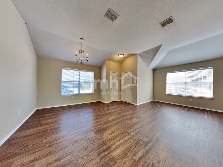 Building Photo - 14149 Filly St