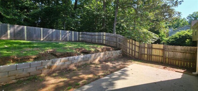 Building Photo - 2655 Westbury Ct