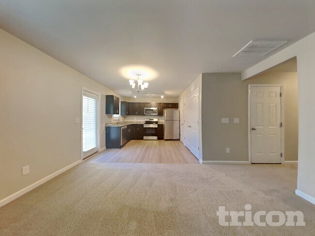 Building Photo - 572 Lakerun Dr