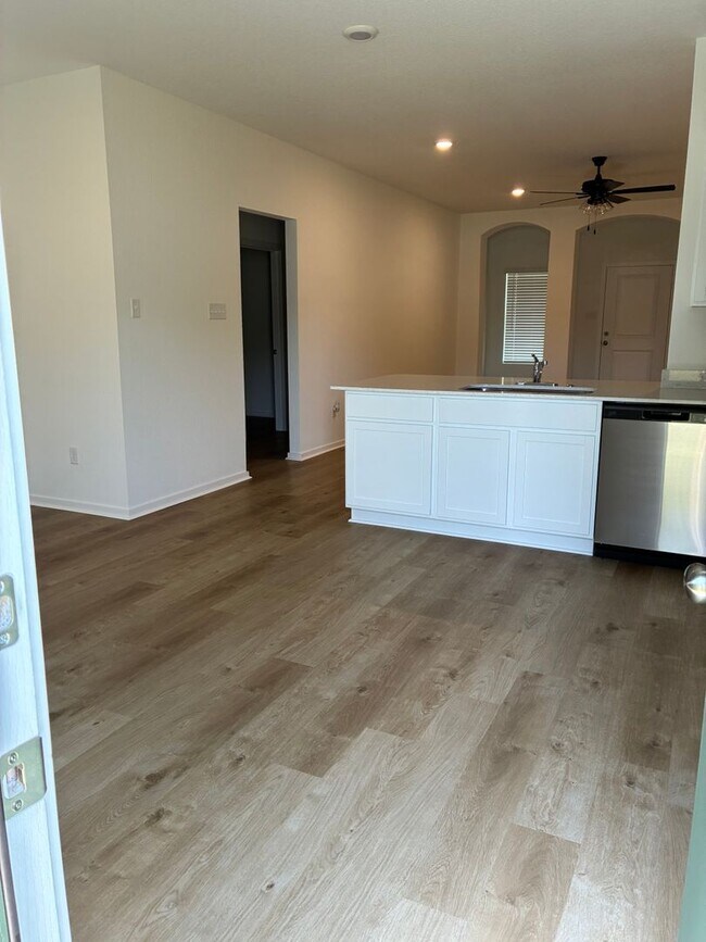 Building Photo - 1406 Manor Ct