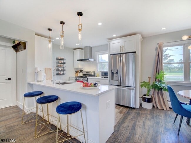 Building Photo - 43 Conforti Ave