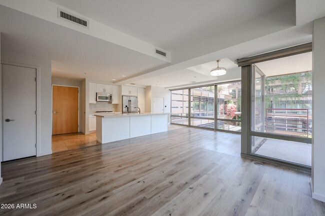 Building Photo - 7137 E Rancho Vista Dr