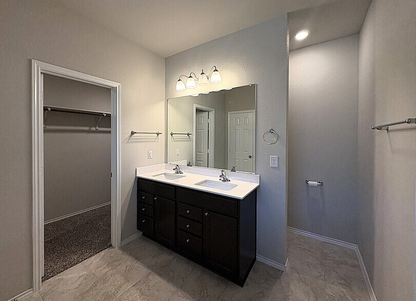 Building Photo - 2418 Corradino St