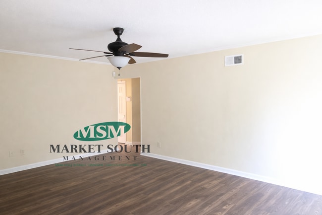 Building Photo - SOUTHSIDE - WINDSOR FOREST