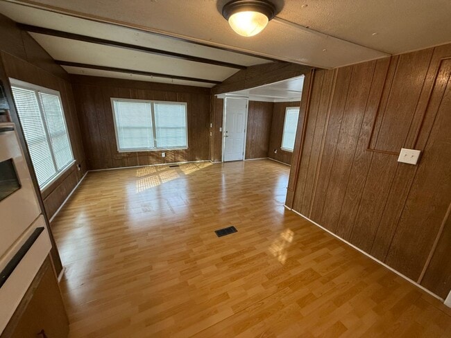 Building Photo - 2 Bedroom 1.5 Semi-Rural Mobile Home with Workshop on Large Lot