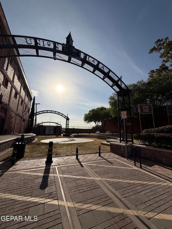 Building Photo - 200 Anthony St