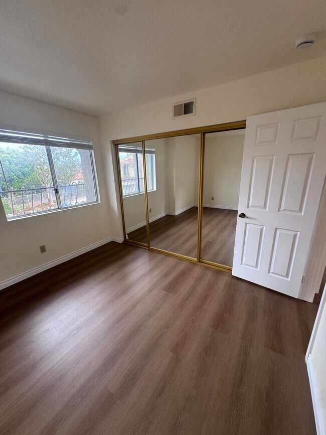 Building Photo - Spacious La Jolla Home in Gated Community