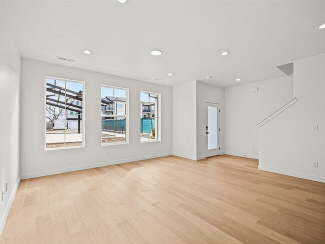 Building Photo - Beautiful 3-bedroom, 2.5-bath townhome