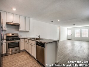 Building Photo - 2902 Gustavo Dr