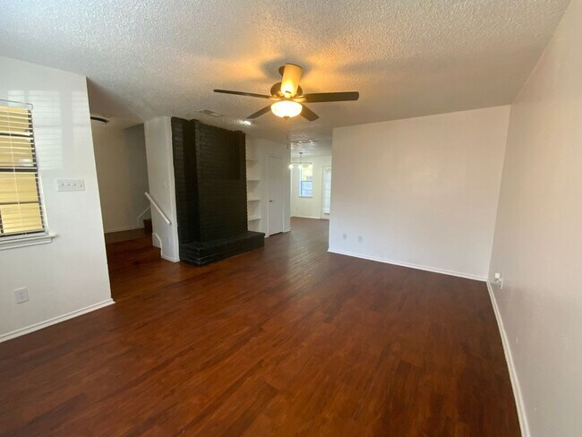 Building Photo - 9611 Woodvale-