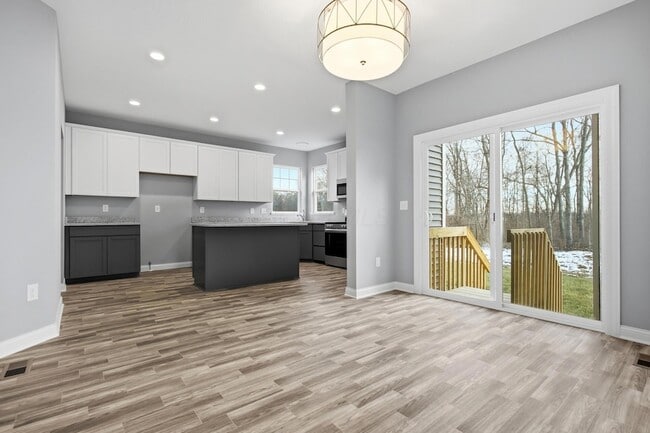 Building Photo - 7051 Aster Wy