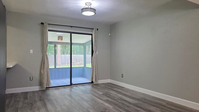 Building Photo - FOR RENT 2 bed 2 bath 1 car garage home.