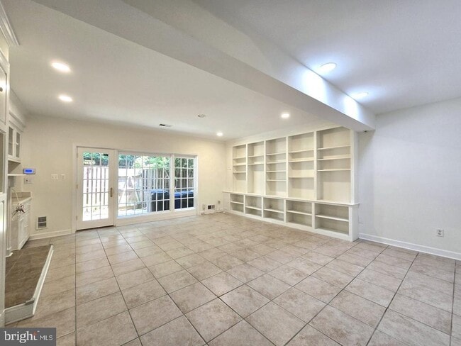 Building Photo - 5135 Westbard Ave