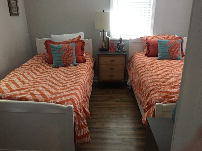 Building Photo - 420 Cartwright St