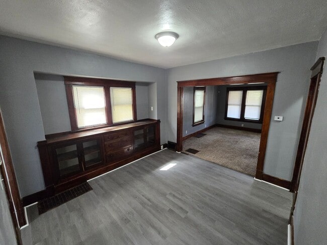 Building Photo - 3 Bedroom House