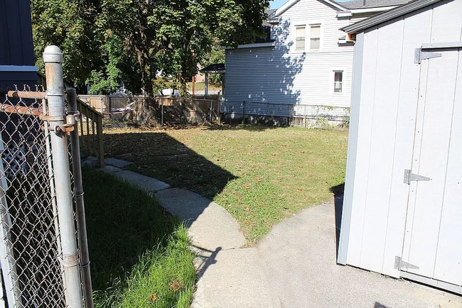 Building Photo - 35 Clark St