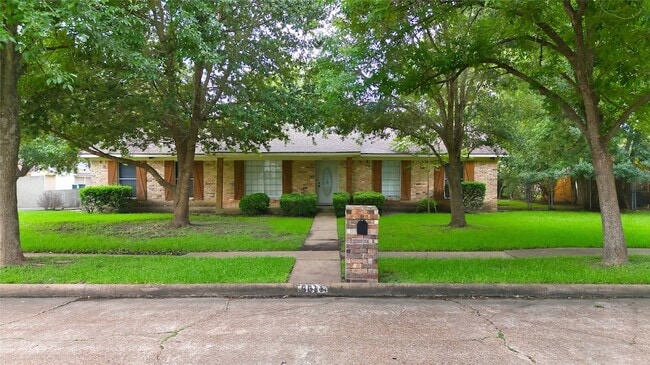 Building Photo - 5911 Dawnridge Dr