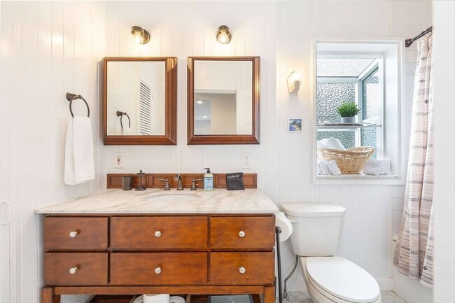 Building Photo - 3Bd/2.5Ba Seattle House