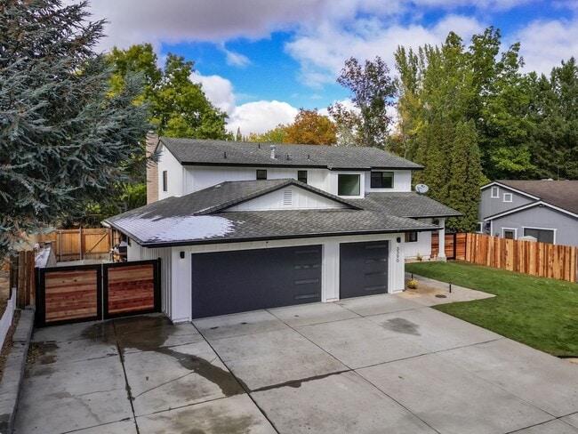 Building Photo - 3390 Thornhill Dr