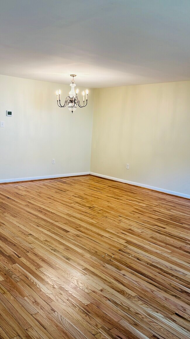 Building Photo - 2 Wimbledon Ln