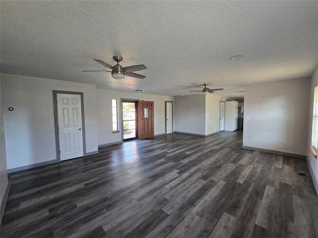 Building Photo - 3420 Kings Way