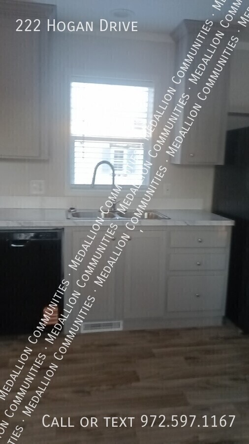 Building Photo - 222 Hogan Dr