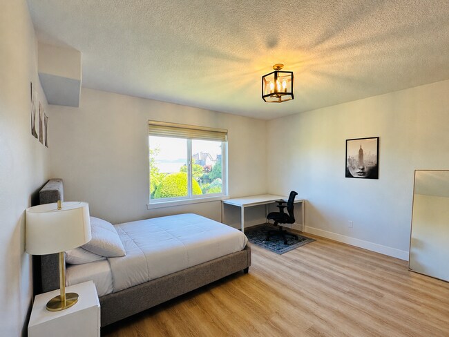 Building Photo - Stunning Custom Camas Home