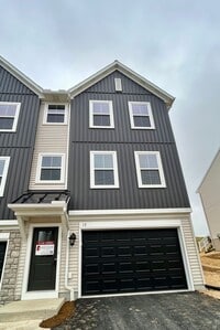 Building Photo - New End of row townhome 3 bed, 2.5 bath in Carlisle