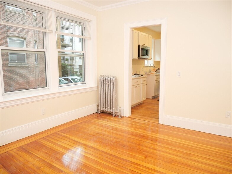 Building Photo - 13 Beals St