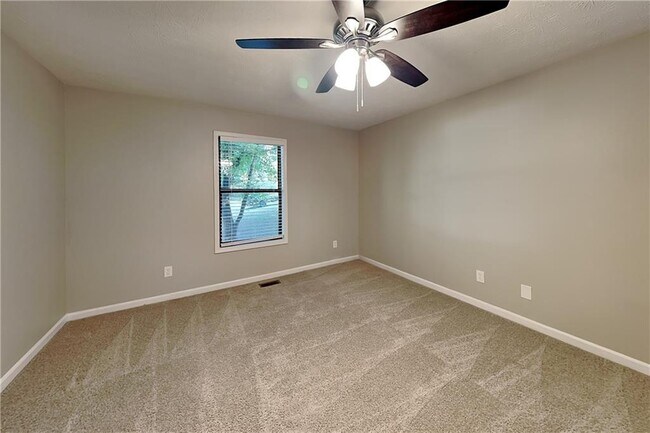 Building Photo - 4094 Maxanne Dr NW