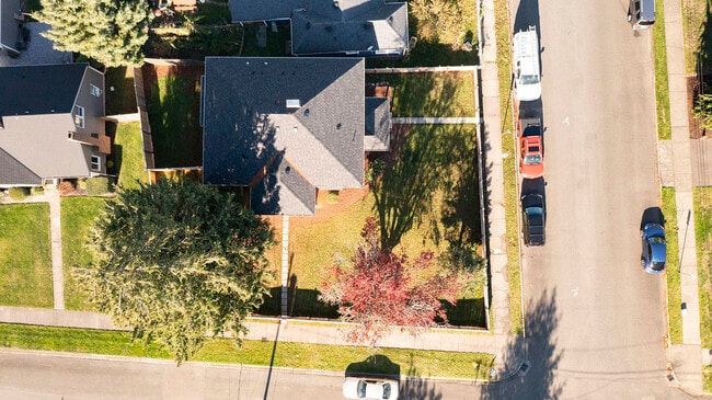 Building Photo - 705 4th Ave SW