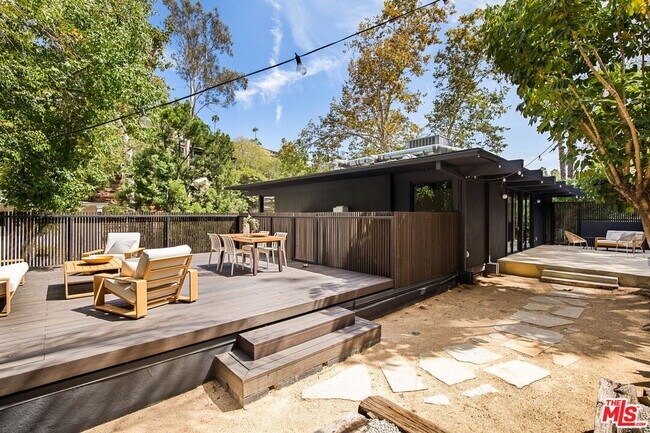 Building Photo - 5649 Valley Oak Dr