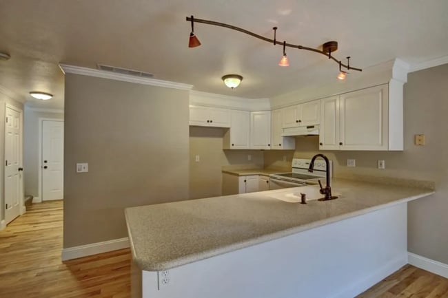 Building Photo - Spacious 3 bed Townhome with Fenced Yard, Garage, & Community Pool in Prime Boise Location!