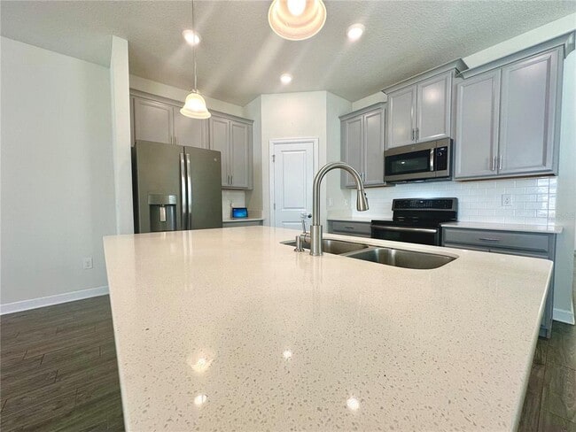 Building Photo - 10247 Love Story St