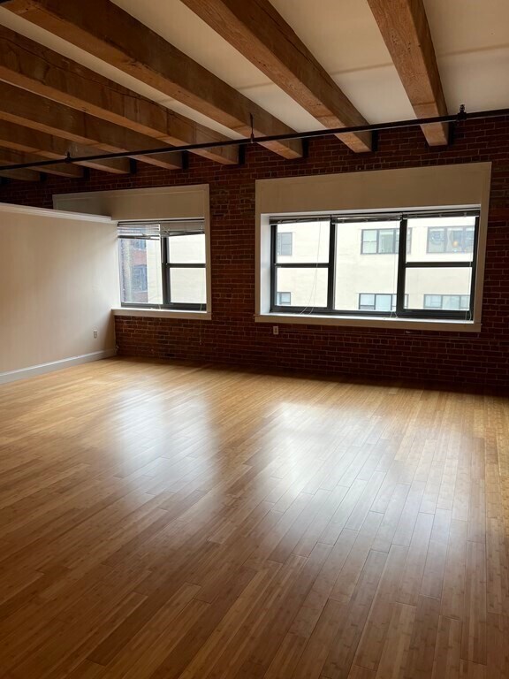 Building Photo - 33 Sleeper St