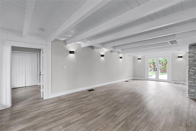 Building Photo - 311 E 8th Ave