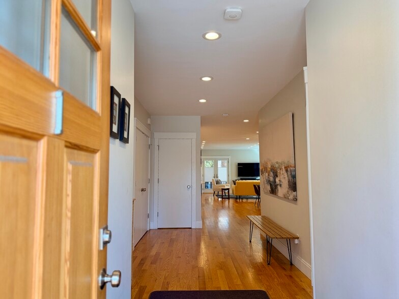 Building Photo - 13 Cottage Ave