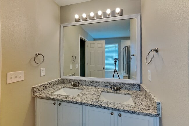Building Photo - 4714 Pin Oak Creek Ln