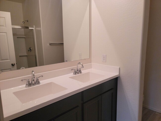 Building Photo - 3 bedroom cul-de-sac home in the Villago Community!