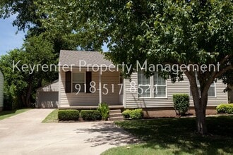 Building Photo - Stunning 2 Bed 1 Bath Home on Quiet Street: NO PETS!
