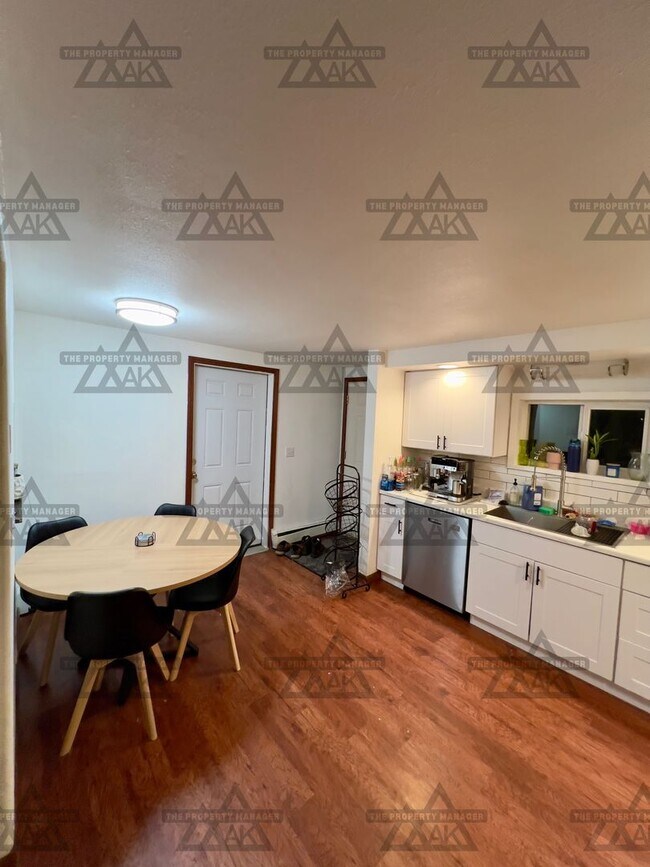 Building Photo - Charming Pet-Friendly 3-Bedroom Home with Garage & Wood Stove – North Pole