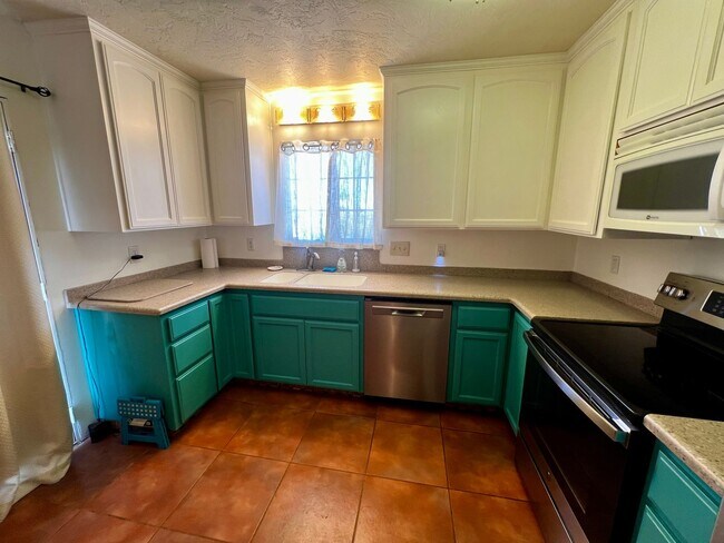 Building Photo - Charming 3-Bedroom Home for Rent in Landers, CA w SPA