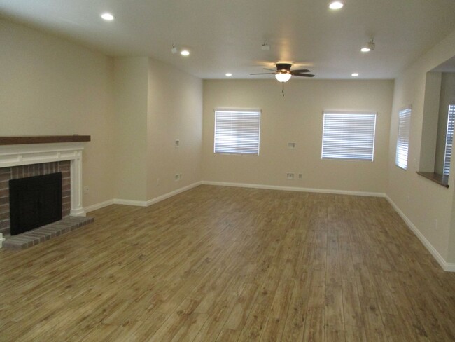Building Photo - Spacious & Clean 4 Bdr 2 Ba 1 story home i...