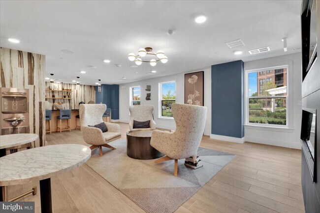 Building Photo - 3927 Fair Ridge Dr