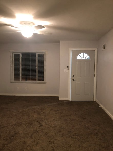 Livingroom - 444 5th Ave NW