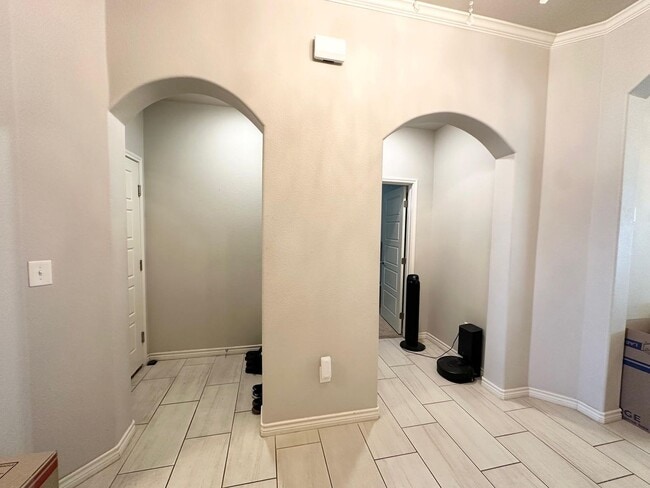 Building Photo - 4 Bedroom 2 Bathroom Property Ready to Rent!